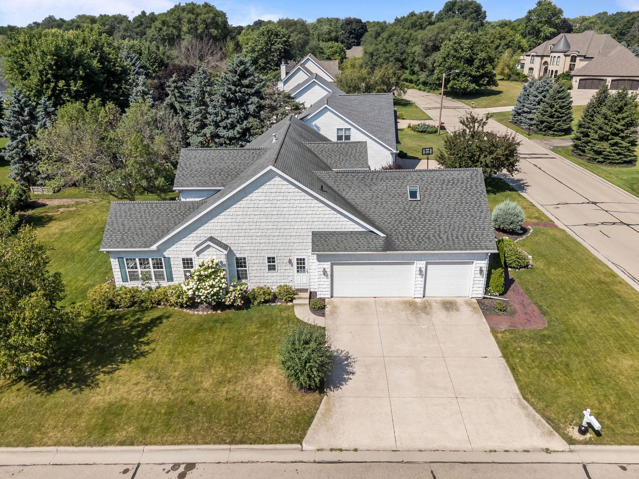 NEENAH, Wisconsin, 54956, United States, 4 Bedrooms Bedrooms, ,4 BathroomsBathrooms,Residential,For Sale,1955274