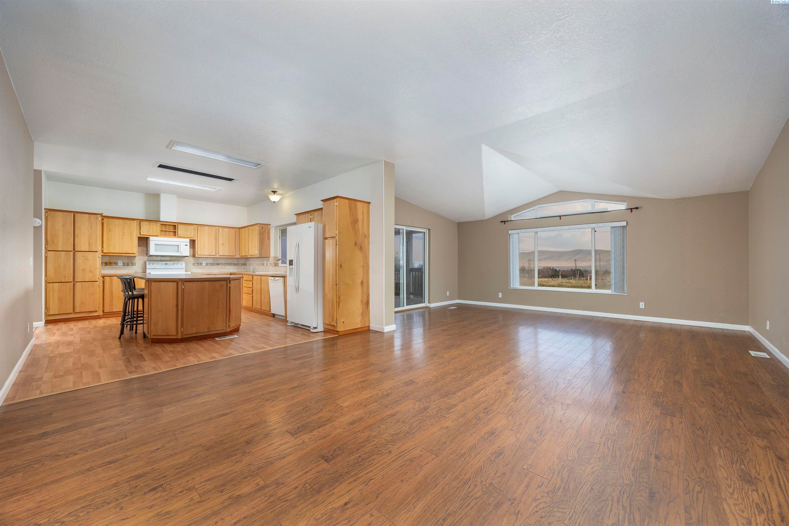 Benton City, Washington, 99320, United States, 3 Bedrooms Bedrooms, ,3 BathroomsBathrooms,Residential,For Sale,1998029