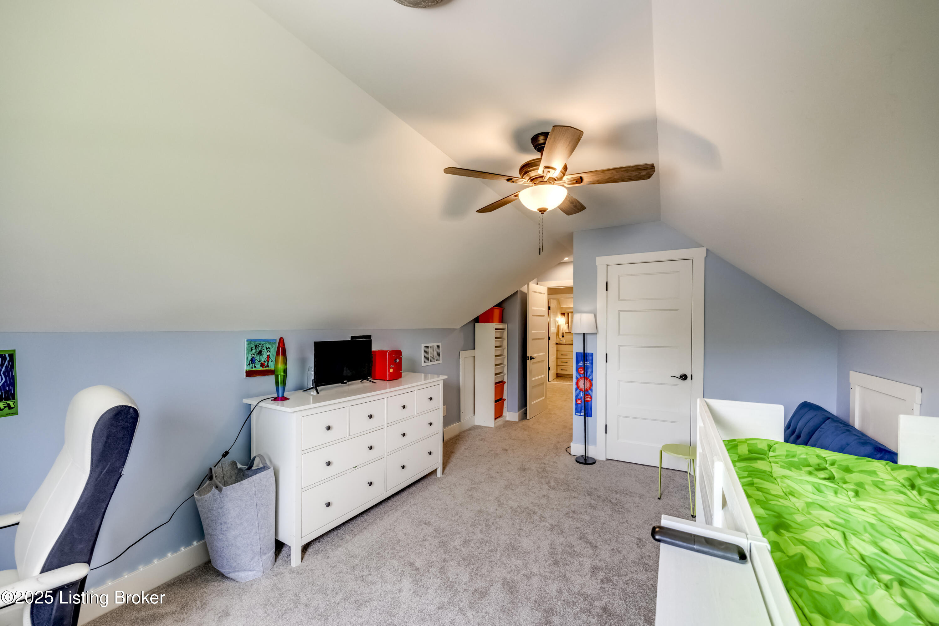 Crestwood, Kentucky, 40014, United States, 5 Bedrooms Bedrooms, ,4 BathroomsBathrooms,Residential,For Sale,1907085