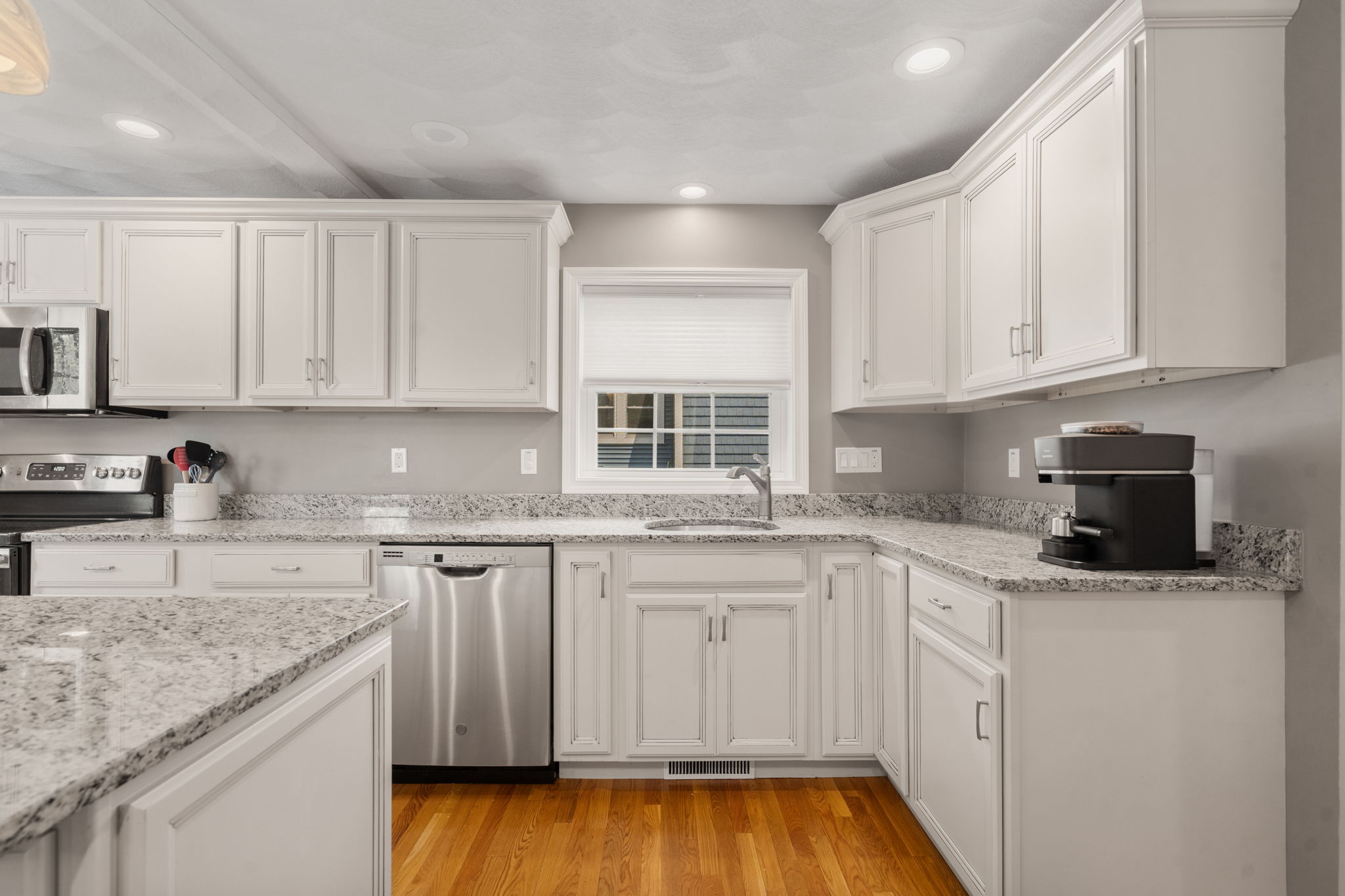  46 Macarthur Road, Stoneham, MA, 02180 - 物件實景