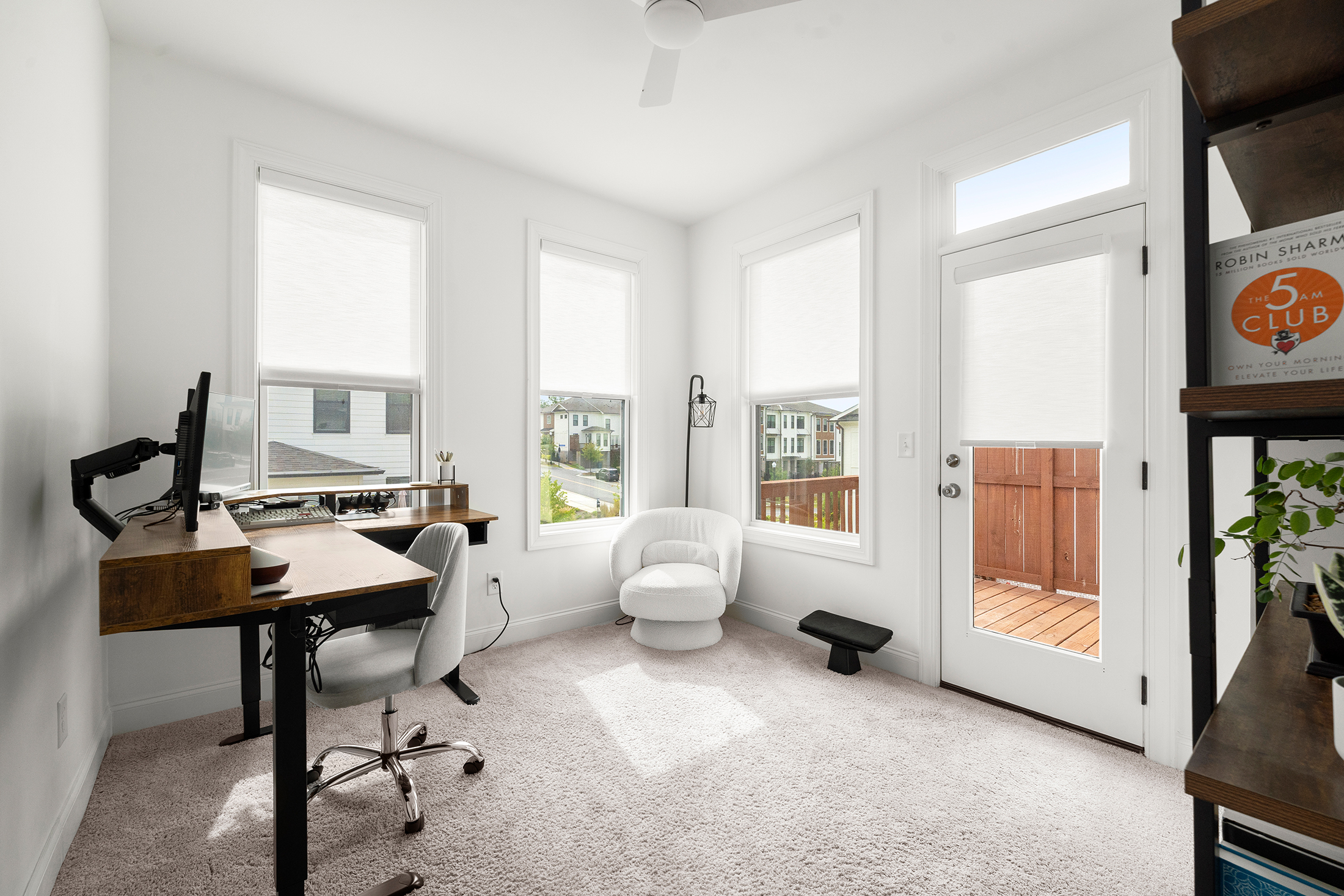  Welcome to One of the Most Desirable Locations and Homes in Upscale Ecco Park - 物件實景