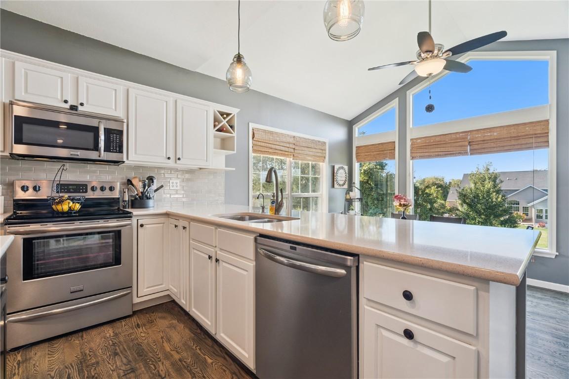 Marion, Iowa, 52302, United States, 5 Bedrooms Bedrooms, ,4 BathroomsBathrooms,Residential,For Sale,1984063