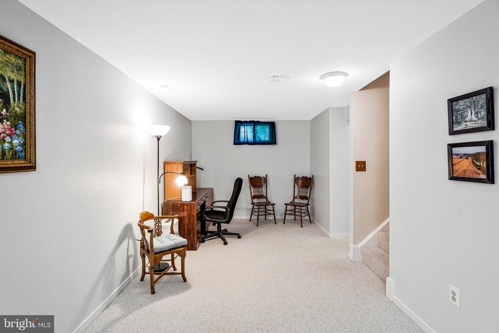 Burke, Virginia, 22015, United States, 3 Bedrooms Bedrooms, ,3 BathroomsBathrooms,Residential,For Sale,2049258