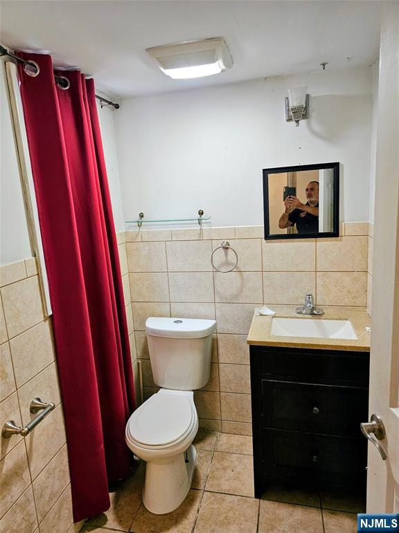 Clifton, New Jersey, 07012, United States, 6 Bedrooms Bedrooms, ,4 BathroomsBathrooms,Residential,For Sale,1984082