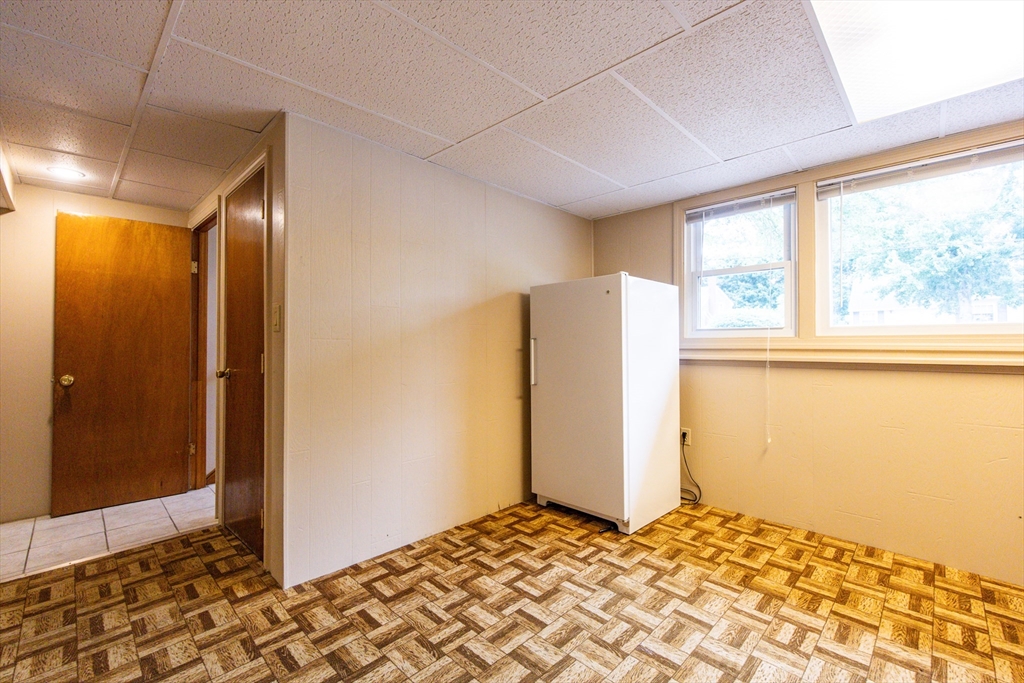 Stoughton, Massachusetts, 02072, United States, 4 Bedrooms Bedrooms, ,2 BathroomsBathrooms,Residential,For Sale,1976018