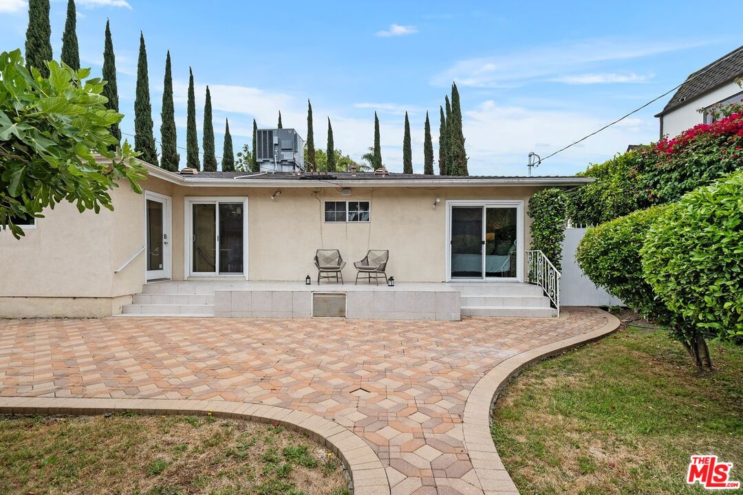 Los Angeles, California, 90048, United States, 4 Bedrooms Bedrooms, ,4 BathroomsBathrooms,Residential,For Sale,1912253