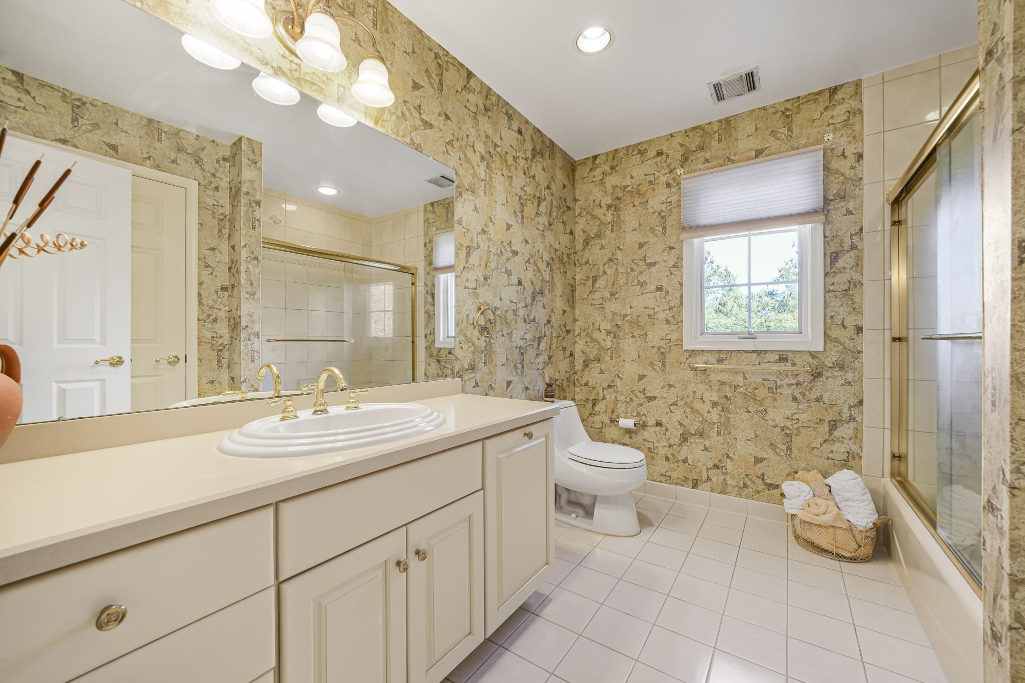 Towaco, New Jersey, 07045, United States, 4 Bedrooms Bedrooms, ,3 BathroomsBathrooms,Residential,For Sale,1980652