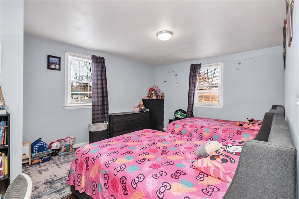 East Bridgewater, Massachusetts, 02333, United States, 3 Bedrooms Bedrooms, ,2 BathroomsBathrooms,Residential,For Sale,2009989