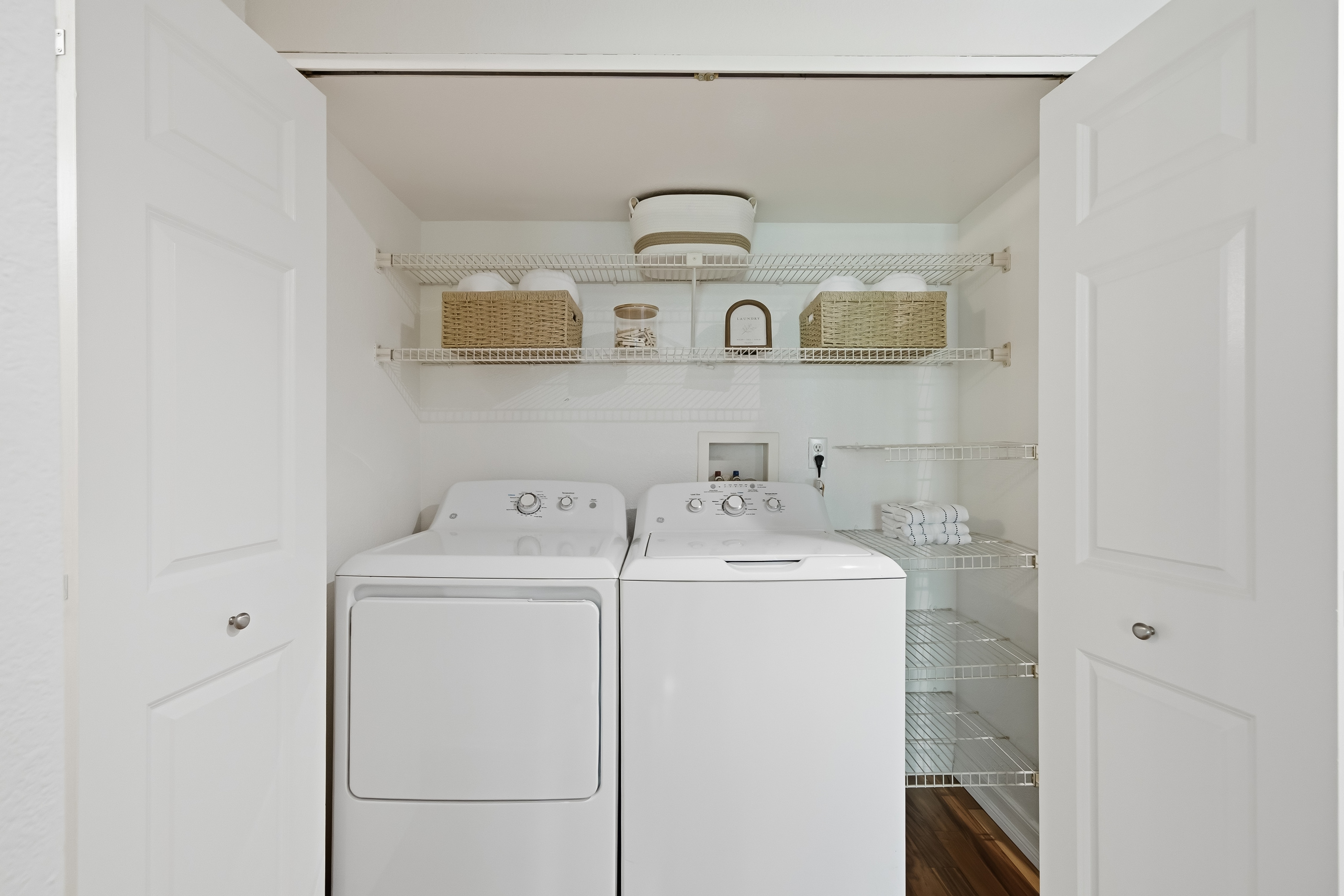  Beautifully Updated Top-Floor Living with Tranquil Courtyard Views - 物件實景