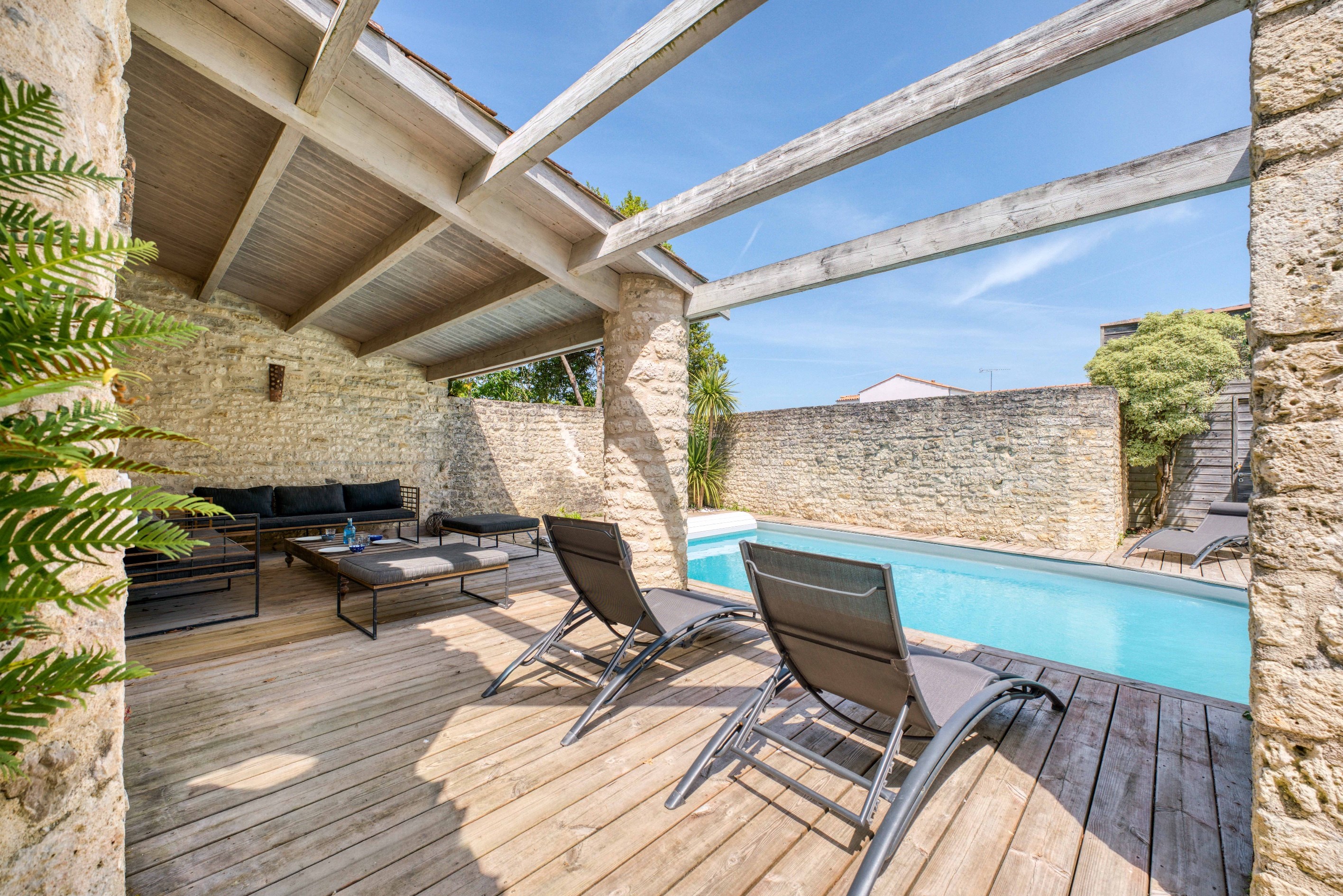  BEAUTIFUL CHARACTER PROPERTY WITH  SWIMMING POOL IN THE HEART OF A VILLAGE ON O… - 物件實景