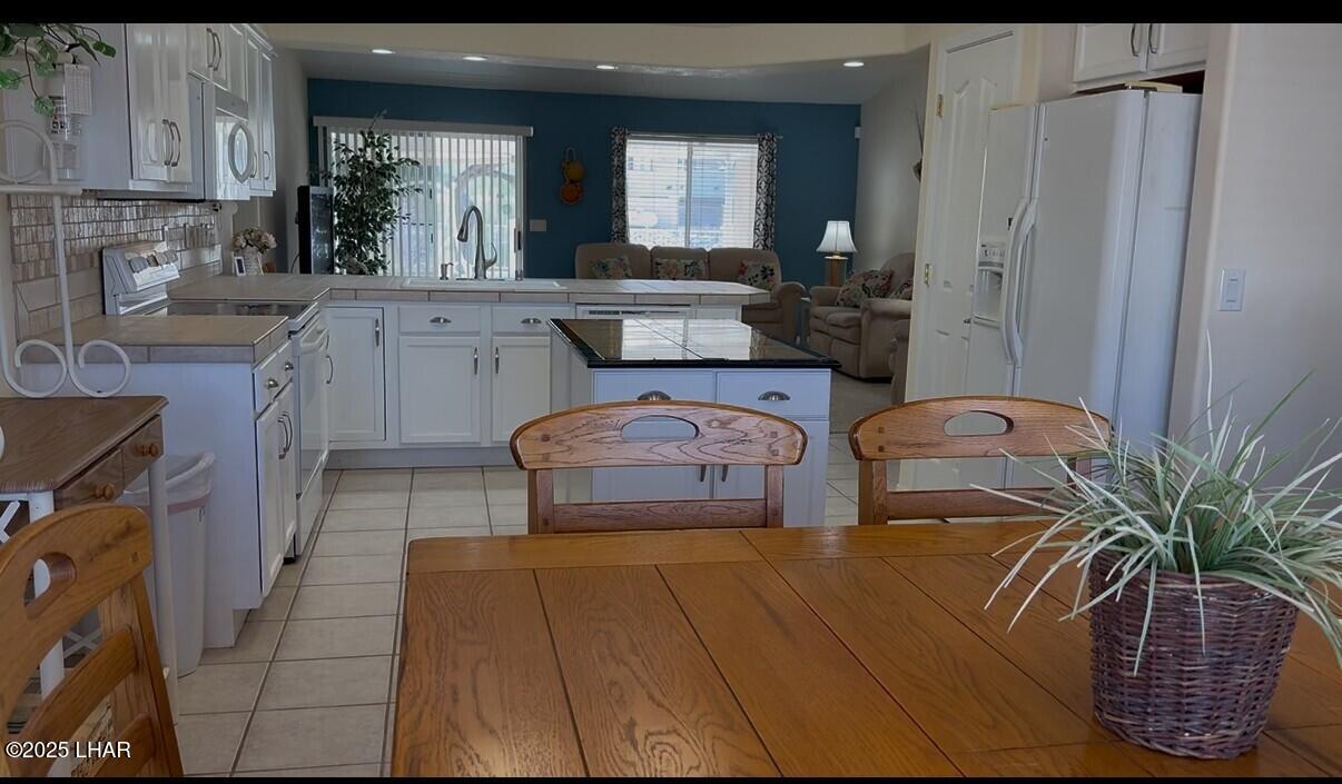 Lake Havasu City, Arizona, 86406, United States, 3 Bedrooms Bedrooms, ,1 BathroomBathrooms,Residential,For Sale,1919738