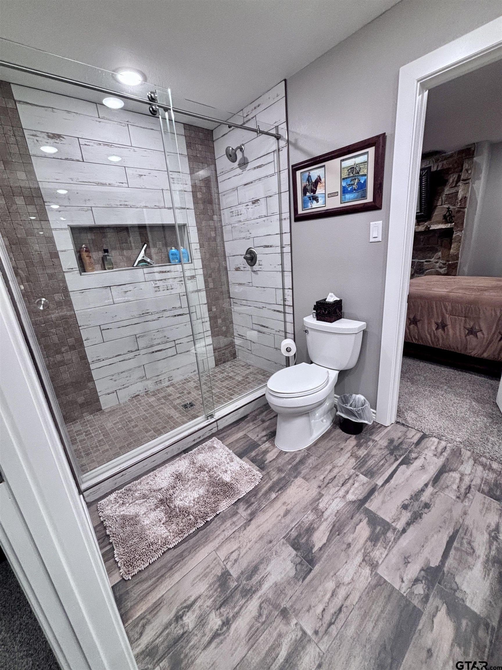 Pittsburg, Texas, 75686, United States, 4 Bedrooms Bedrooms, ,5 BathroomsBathrooms,Residential,For Sale,1942722