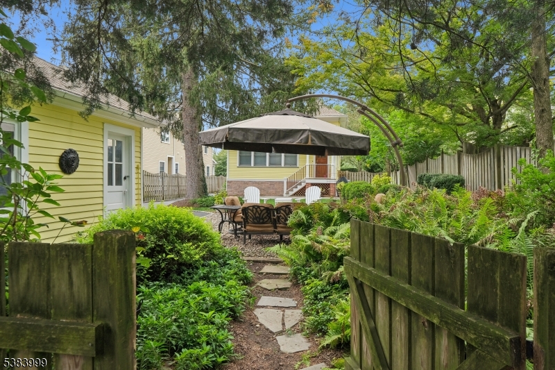 Millburn Twp., New Jersey, 07078, United States, 3 Bedrooms Bedrooms, ,3 BathroomsBathrooms,Residential,For Sale,1988129