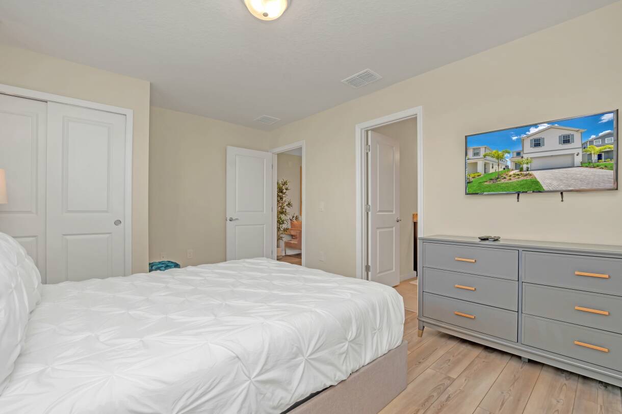 Davenport, Florida, 33897, United States, 5 Bedrooms Bedrooms, ,4 BathroomsBathrooms,Residential,For Sale,1975950