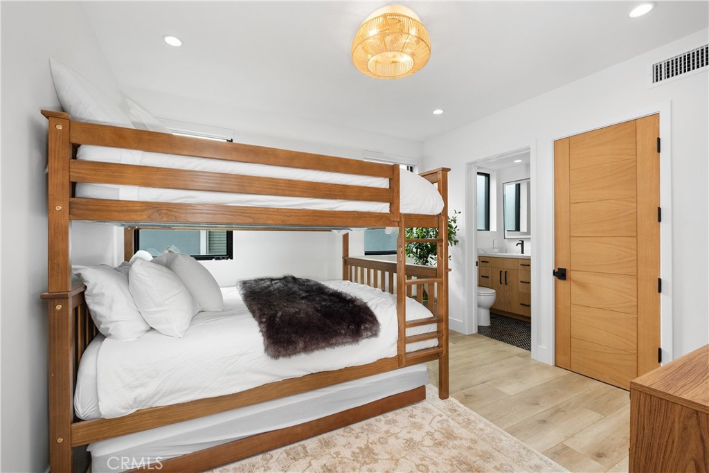 Newport Beach, California, 92663, United States, 5 Bedrooms Bedrooms, ,6 BathroomsBathrooms,Residential,For Sale,1993408