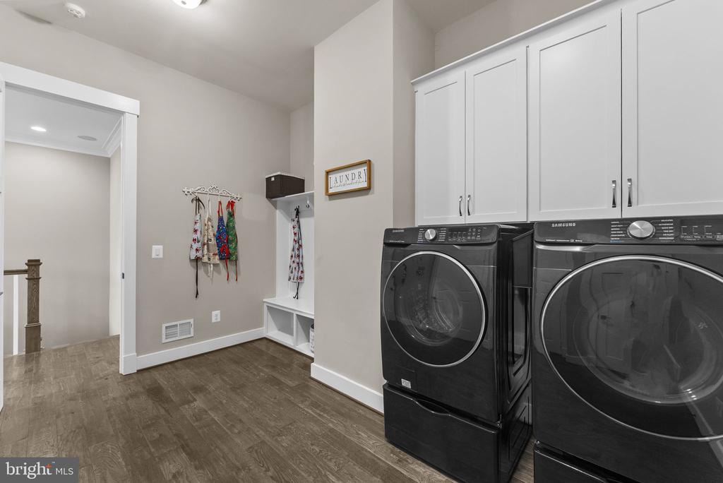 Warrenton, Virginia, 20187, United States, 4 Bedrooms Bedrooms, ,4 BathroomsBathrooms,Residential,For Sale,2048905