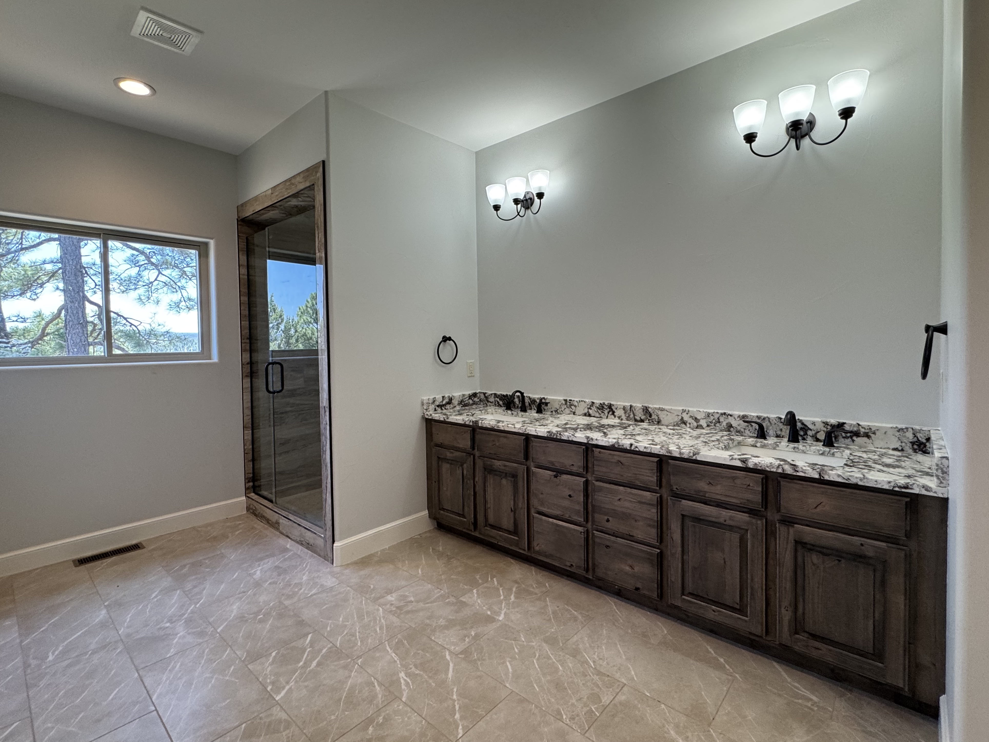 Ruidoso, New Mexico, 88345, United States, 5 Bedrooms Bedrooms, ,5 BathroomsBathrooms,Residential,For Sale,1981179