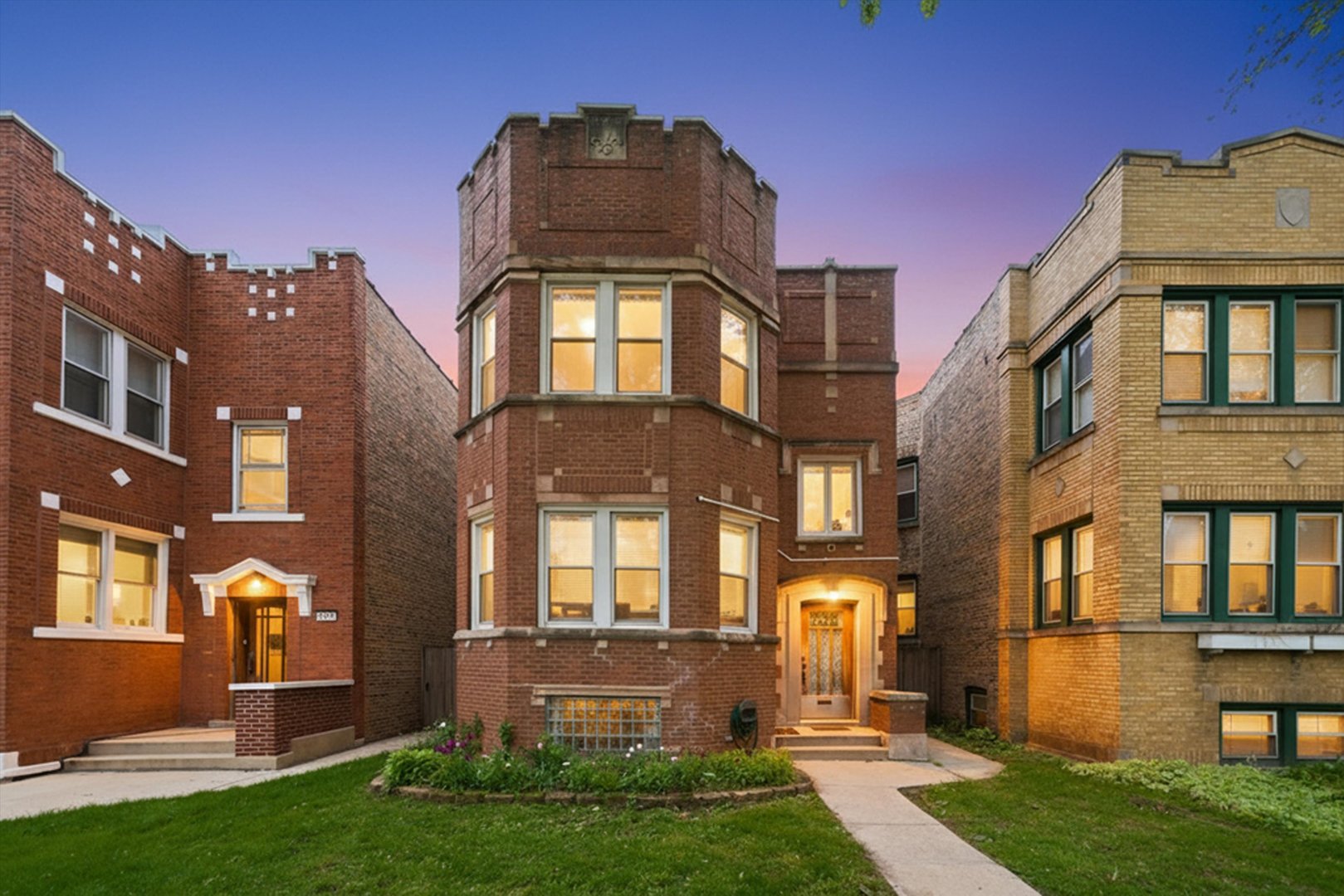 Chicago, Illinois, 60659, United States, 9 Bedrooms Bedrooms, ,Residential,For Sale,2040474