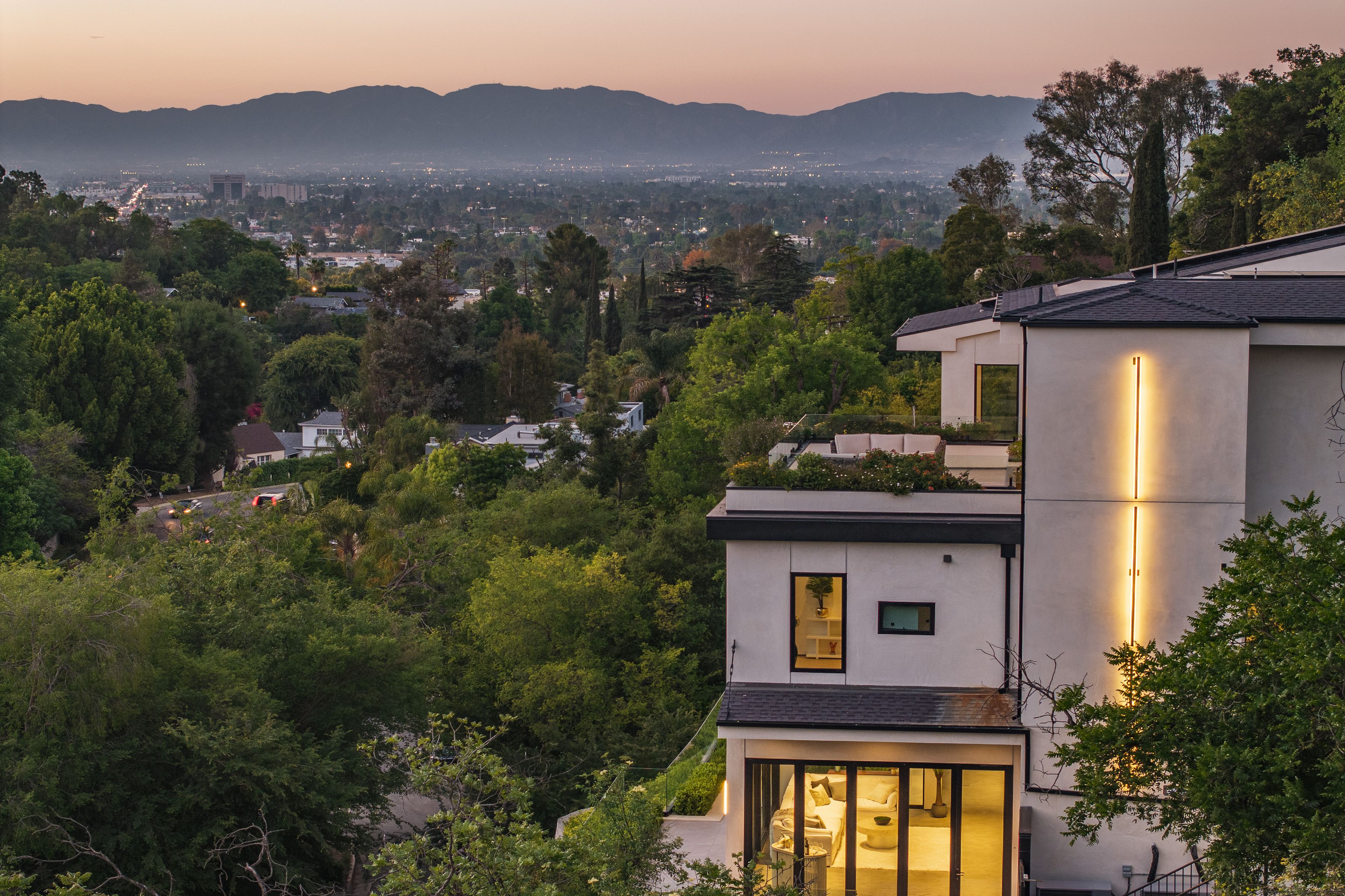  3920 Knobhill Drive - 物件實景