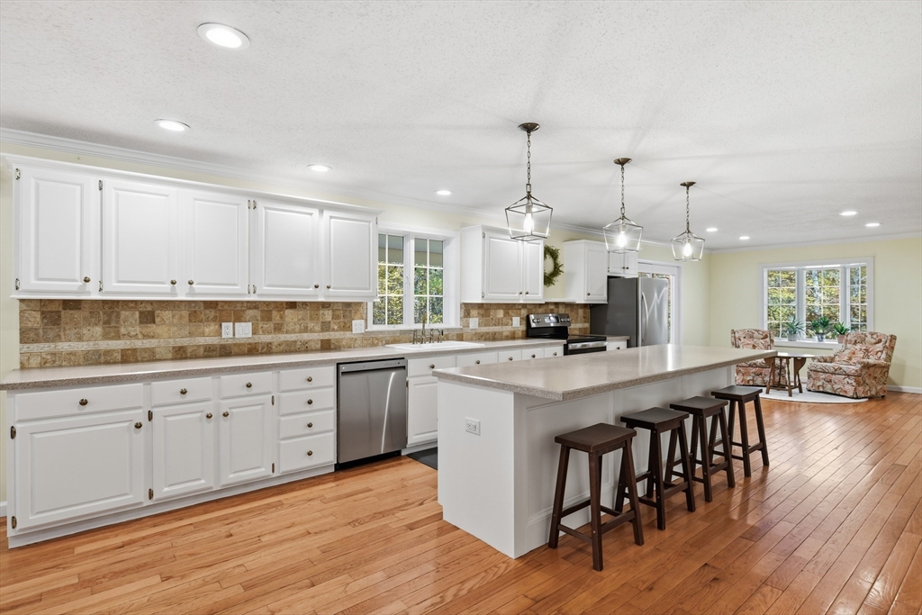 Monson, Massachusetts, 01057, United States, 4 Bedrooms Bedrooms, ,3 BathroomsBathrooms,Residential,For Sale,1969322