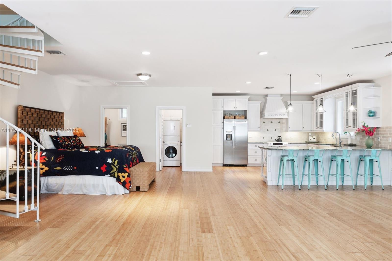 Marathon, Florida, 33050, United States, 5 Bedrooms Bedrooms, ,9 BathroomsBathrooms,Residential,For Sale,1933617