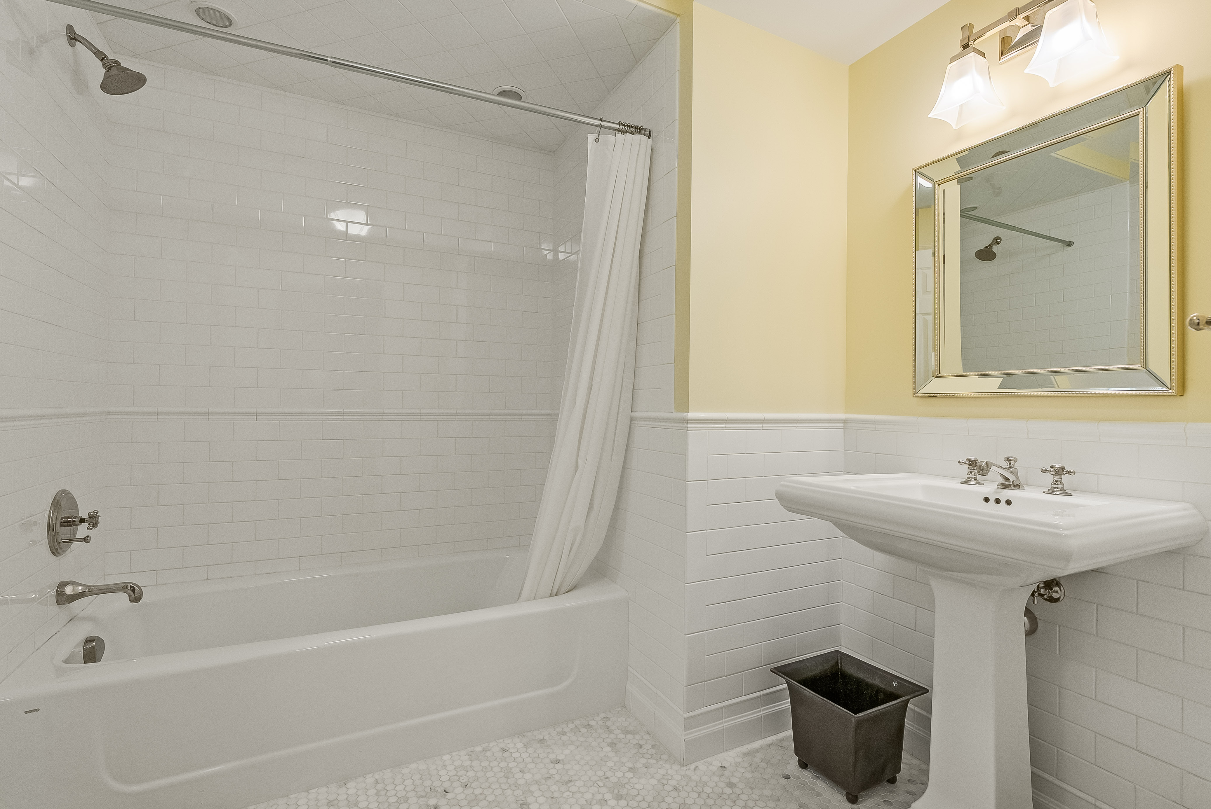  Georgian Colonial Home Set on Three Plus Acres - 物件實景