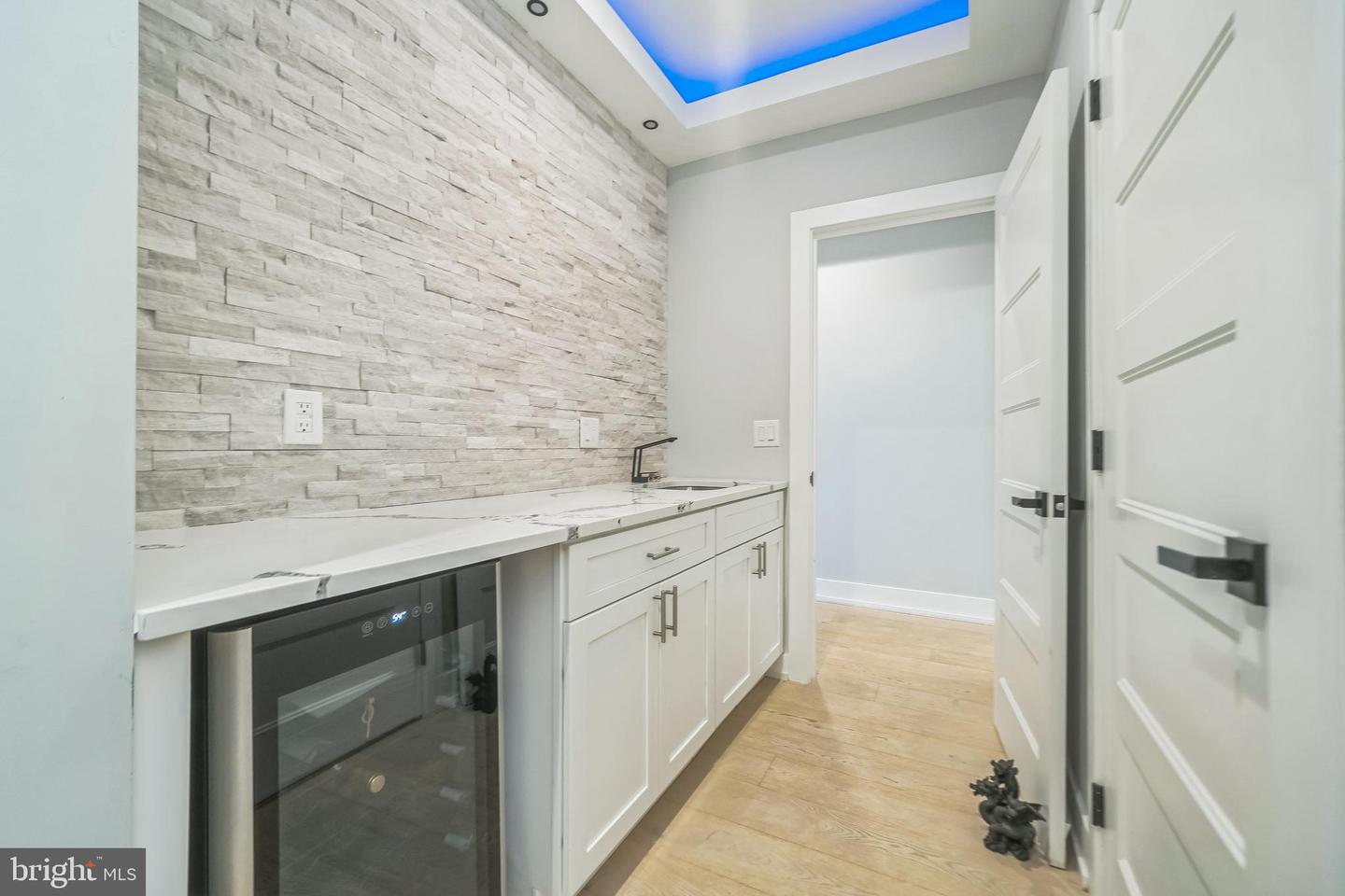 Philadelphia, Pennsylvania, 19146, United States, 4 Bedrooms Bedrooms, ,5 BathroomsBathrooms,Residential,For Sale,1751274