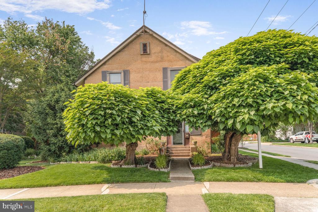 Arlington, Virginia, 22202, United States, 3 Bedrooms Bedrooms, ,1 BathroomBathrooms,Residential,For Sale,1904422