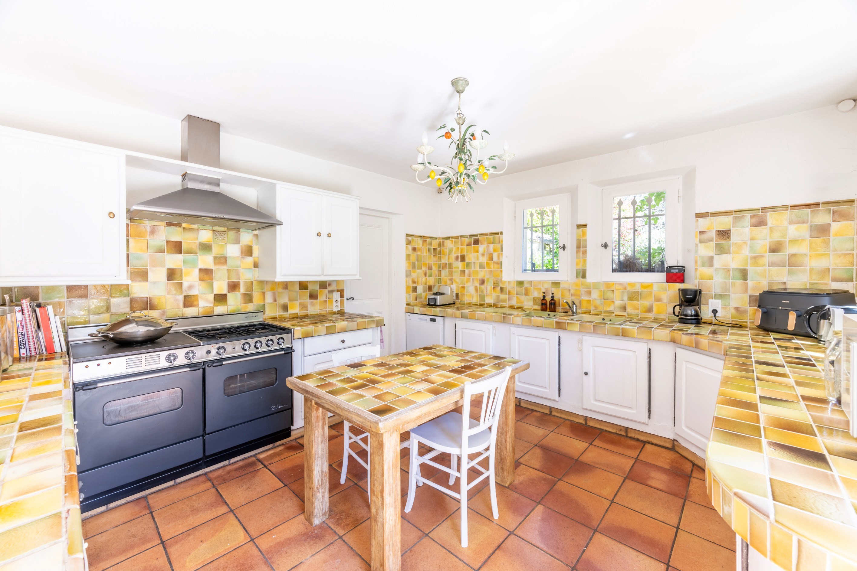  Provençal villa with pool and development potential in Roquefort les Pins near … - 物件實景