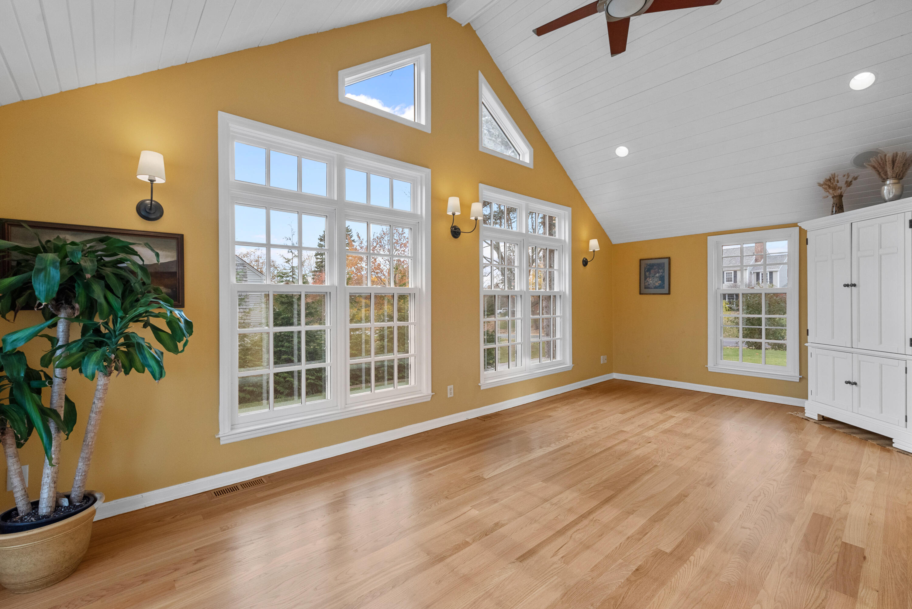 Mequon, Wisconsin, 53092, United States, 4 Bedrooms Bedrooms, ,3 BathroomsBathrooms,Residential,For Sale,1989588