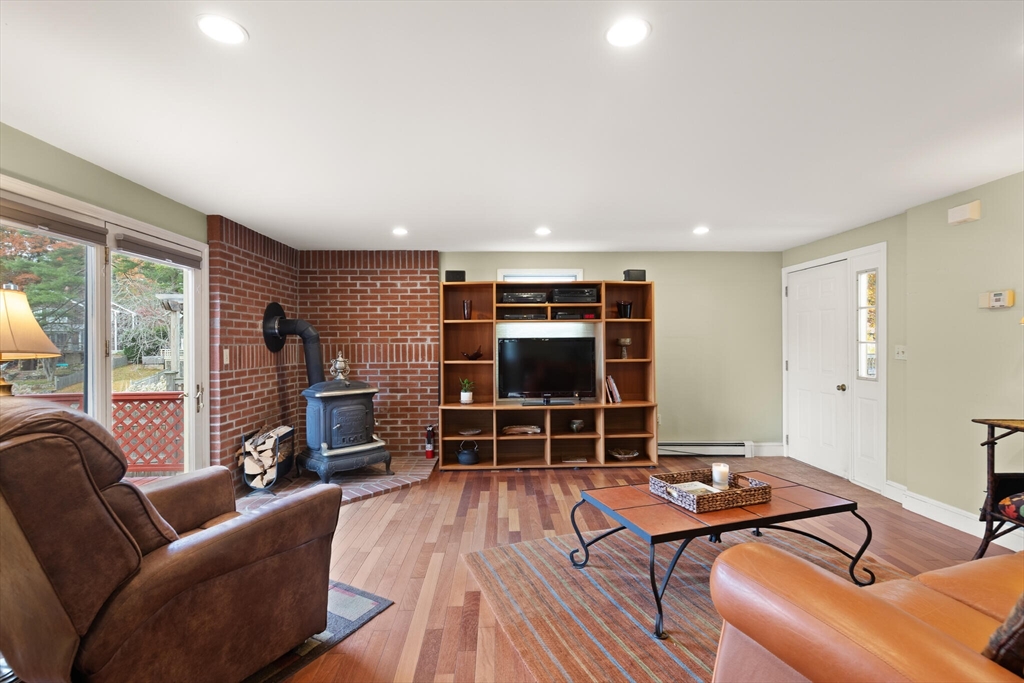 Lynnfield, Massachusetts, 01940, United States, 3 Bedrooms Bedrooms, ,2 BathroomsBathrooms,Residential,For Sale,1987735