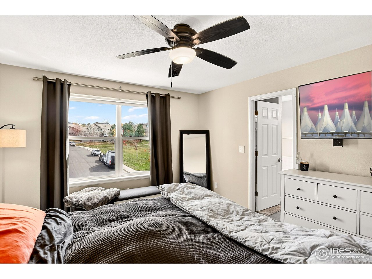 Aurora, Colorado, 80015, United States, 4 Bedrooms Bedrooms, ,2 BathroomsBathrooms,Residential,For Sale,2001847