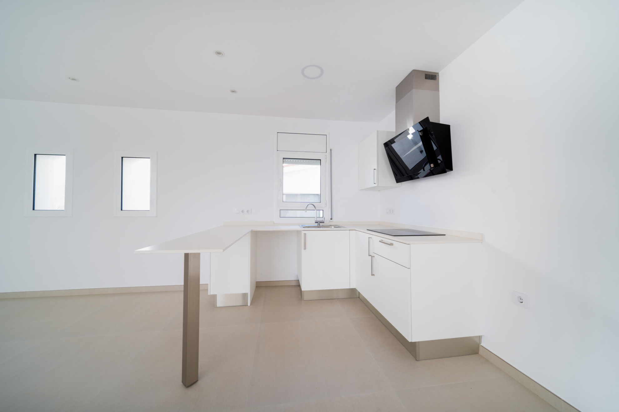  Renovated house on the wide canal with swimming pool. - 物件實景