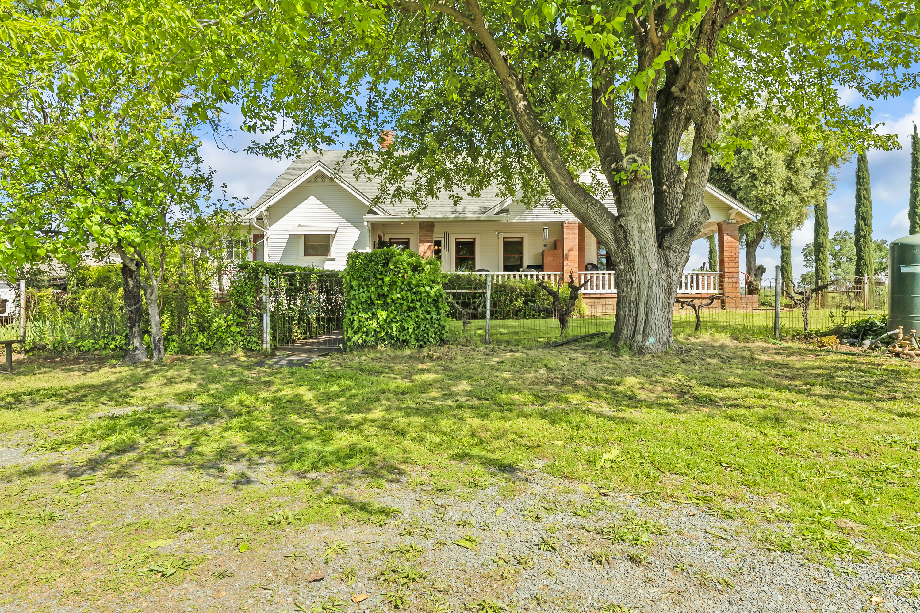  107 Acres - Seasonal Creek - Legacy - 物件實景