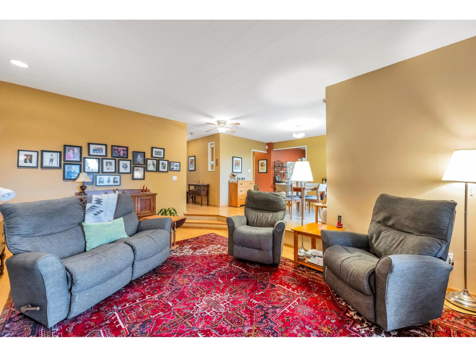 WHITE ROCK, British Columbia, V4B 4T7, CA, 4 Bedrooms Bedrooms, ,2 BathroomsBathrooms,Residential,For Sale,1951469