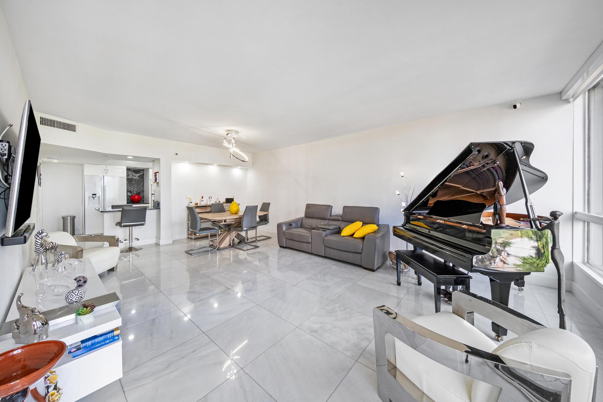 Miami, Florida, 33131, United States, 2 Bedrooms Bedrooms, ,2 BathroomsBathrooms,Residential,For Sale,1976268