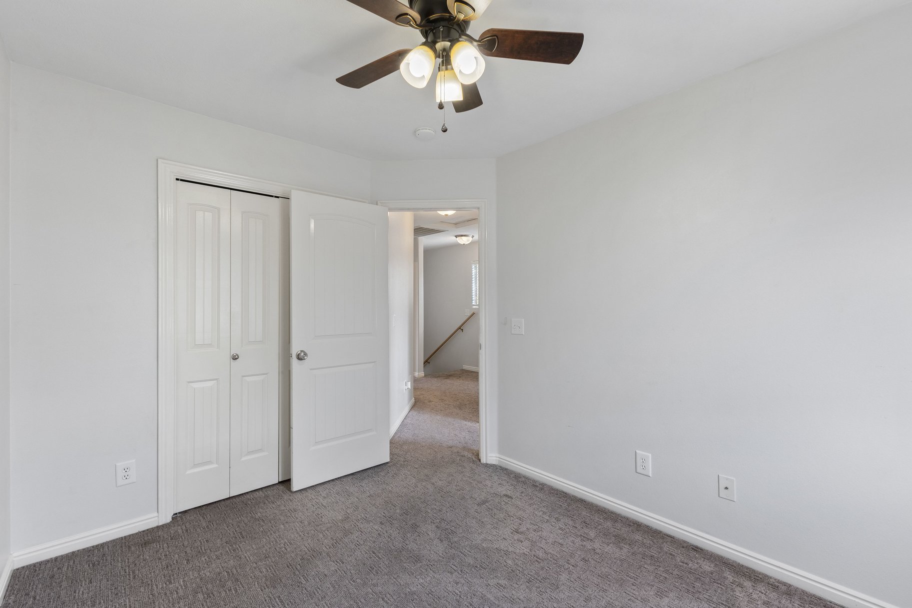  Private End Unit Townhome Near College, Hospital & Shopping – Move-In Ready - 物件實景