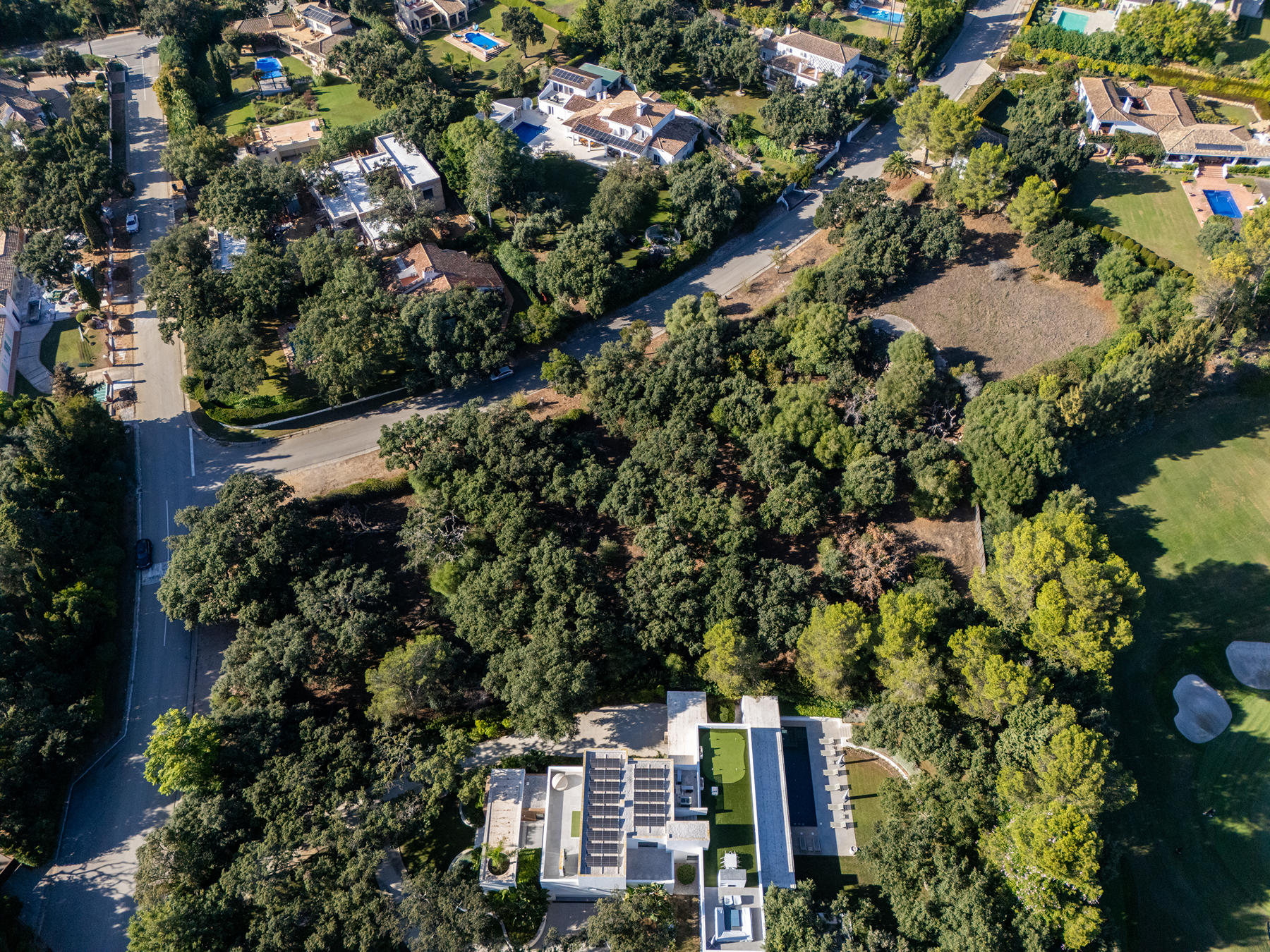  Expansive frontline golf plot beside Valderrama