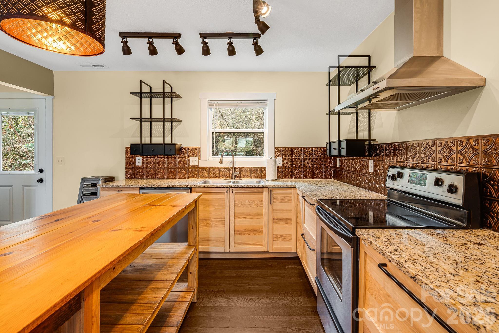 Asheville, North Carolina, 28803, United States, 5 Bedrooms Bedrooms, ,3 BathroomsBathrooms,Residential,For Sale,2025391