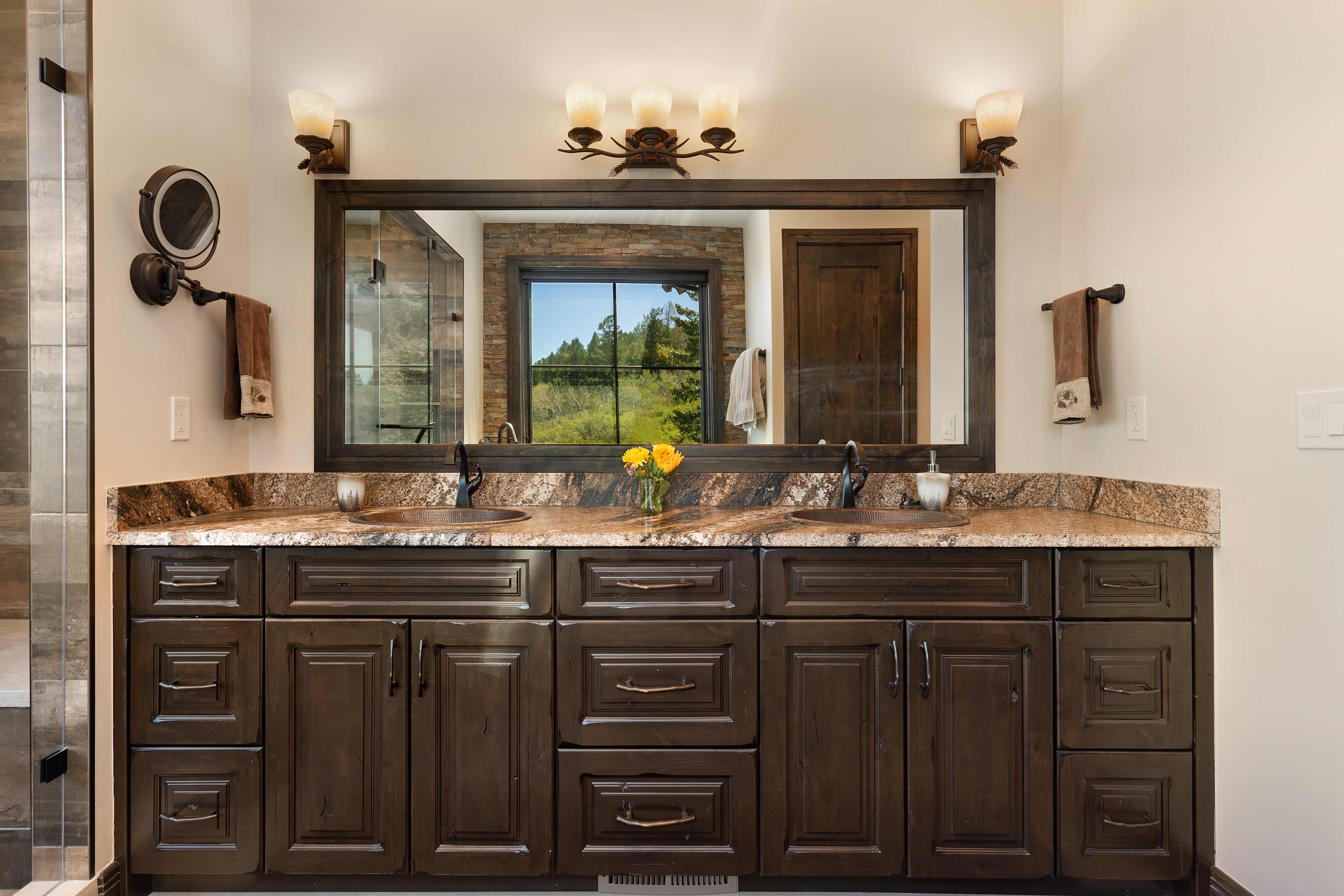  Timeless Mountain Architecture with Refined Craftsmanship - 物件實景