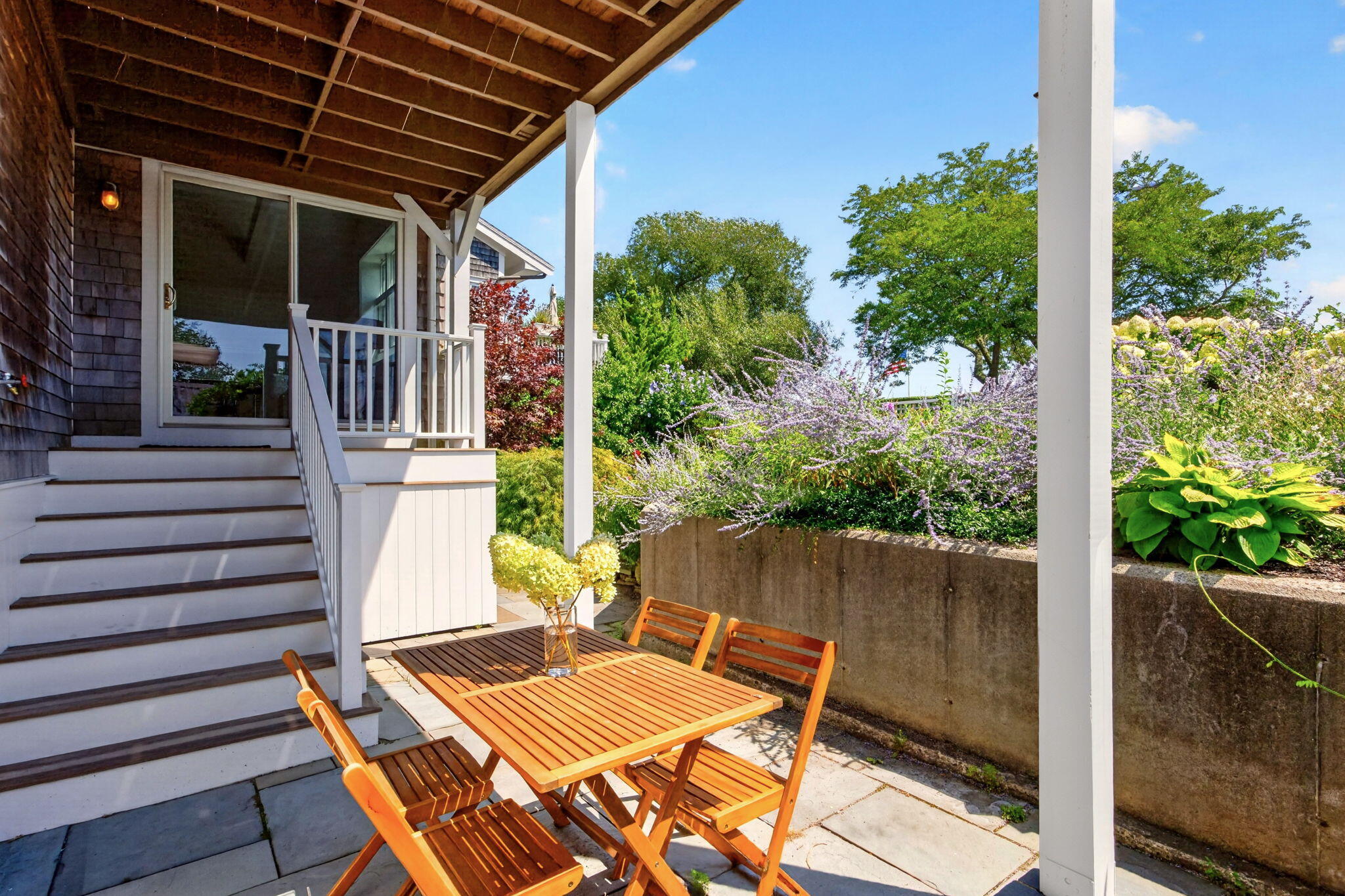  West End Elegance with Water Views, Private Gardens & Two-Car Parking - 物件實景