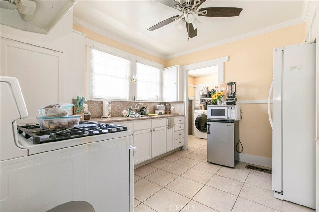 Pasadena, California, 91101, United States, 2 Bedrooms Bedrooms, ,1 BathroomBathrooms,Residential,For Sale,1996885