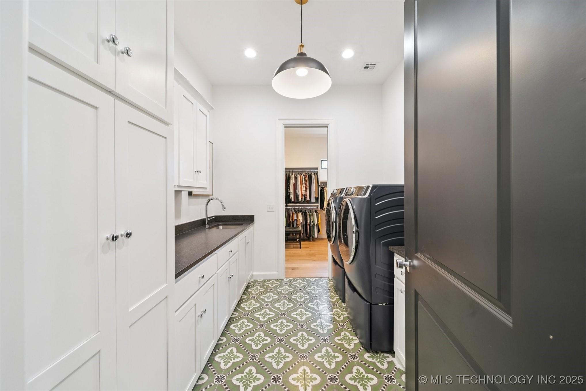 Broken Arrow, Oklahoma, 74014, United States, 4 Bedrooms Bedrooms, ,4 BathroomsBathrooms,Residential,For Sale,1983128