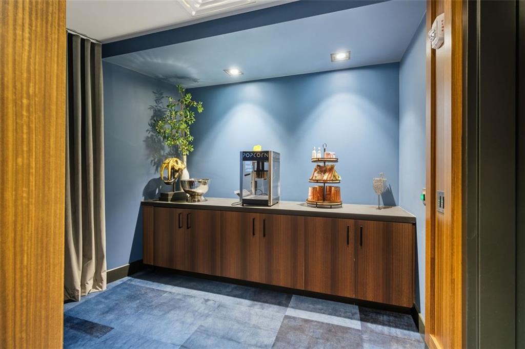 Atlanta, Georgia, 30305, United States, 2 Bedrooms Bedrooms, ,3 BathroomsBathrooms,Residential,For Sale,1979191