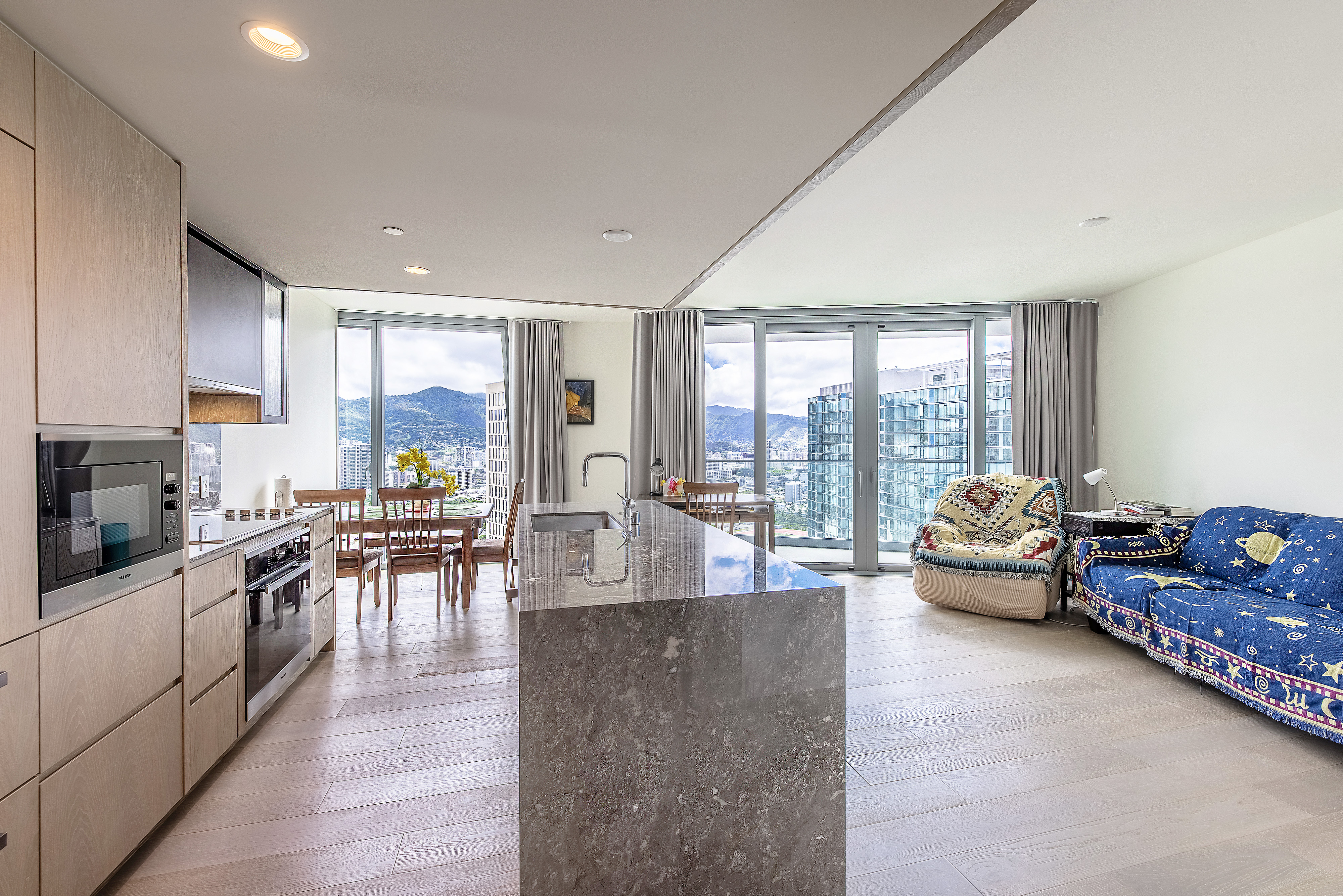 Honolulu, Hawaii, 96814, United States, 2 Bedrooms Bedrooms, ,2 BathroomsBathrooms,Residential,For Sale,1979445