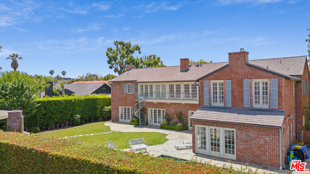 Los Angeles, California, 90004, United States, 6 Bedrooms Bedrooms, ,7 BathroomsBathrooms,Residential,For Sale,1907510