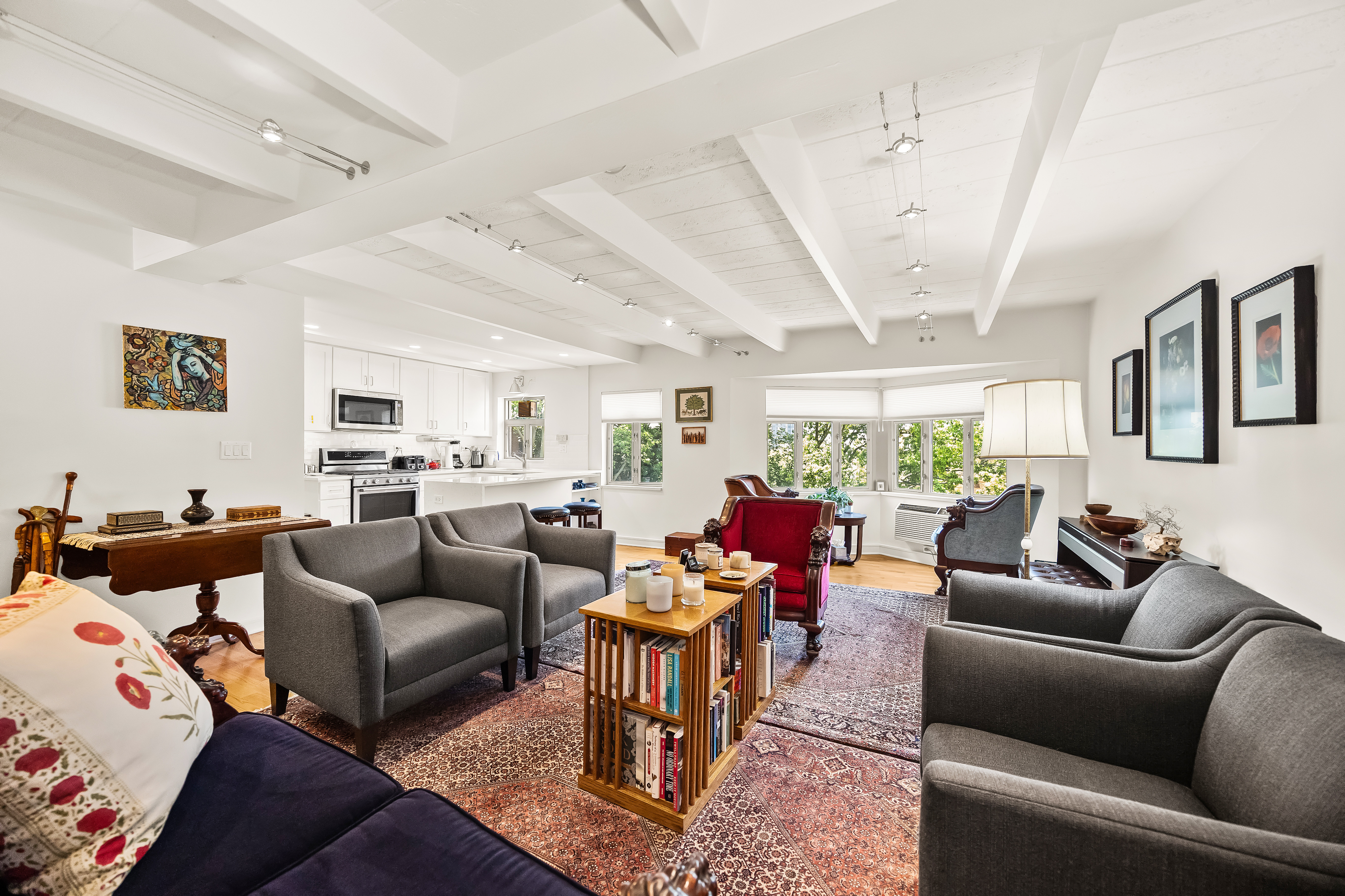  Sophisticated Co-Op Residence in Evanston