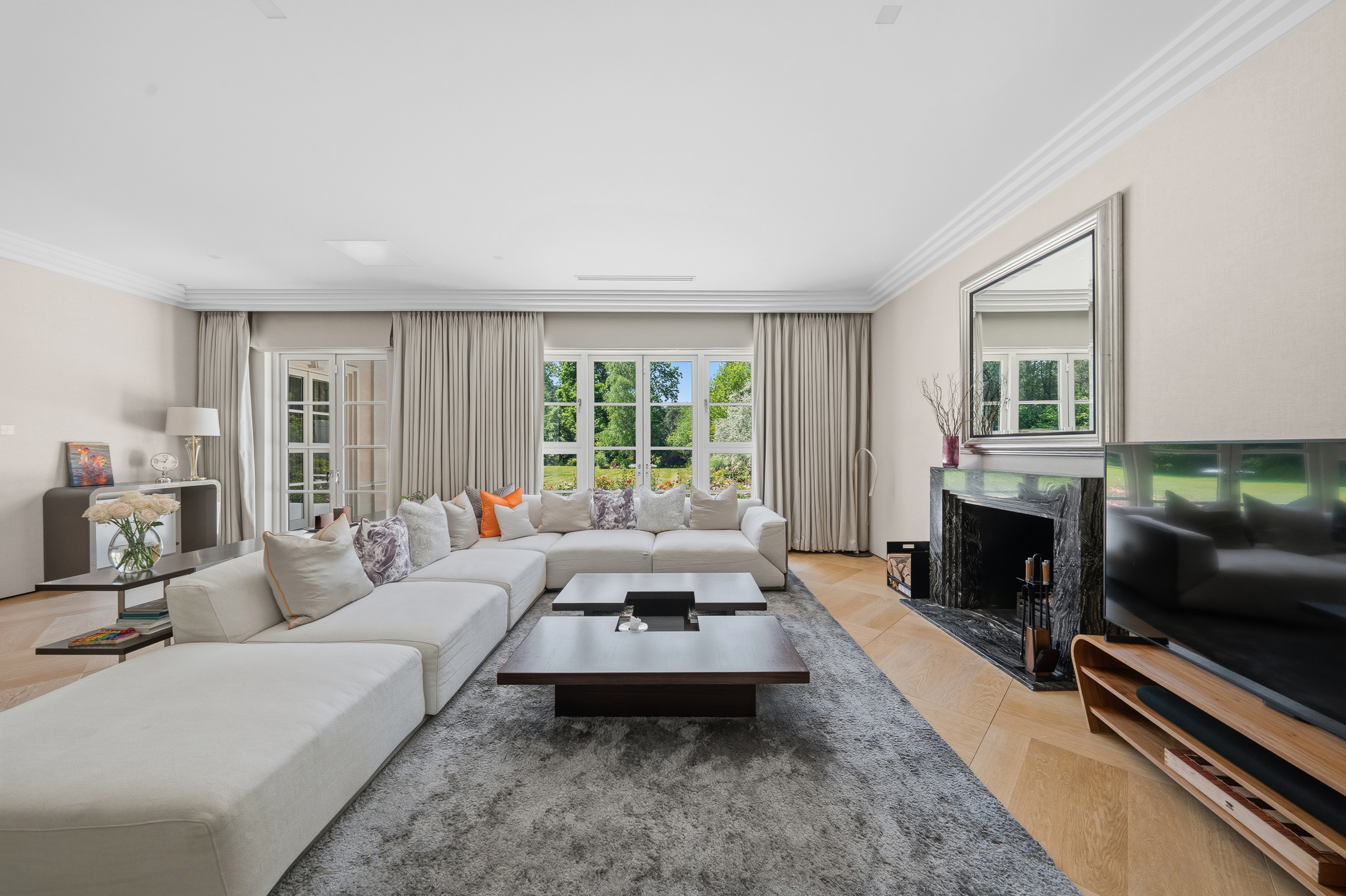  Grand Proportions and Private Gardens on the Wentworth Estate - 物件實景