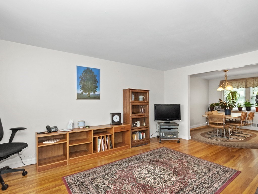Waltham, Massachusetts, 02452, United States, 2 Bedrooms Bedrooms, ,2 BathroomsBathrooms,Residential,For Sale,1902655
