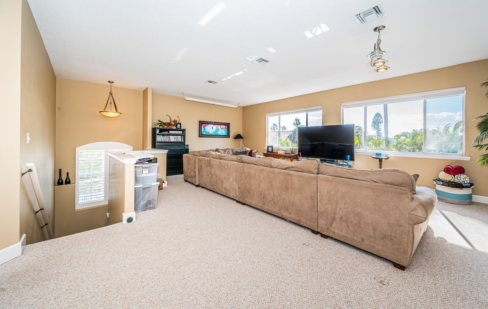 Gulfport, Florida, 33707, United States, 5 Bedrooms Bedrooms, ,4 BathroomsBathrooms,Residential,For Sale,1977633